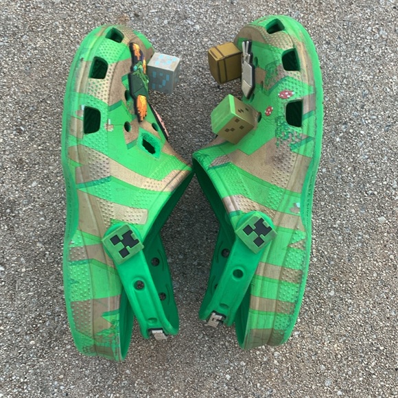 Crocs
Big Kids Minecraft Classic Clogs from Finish Line - Picture 4 of 13